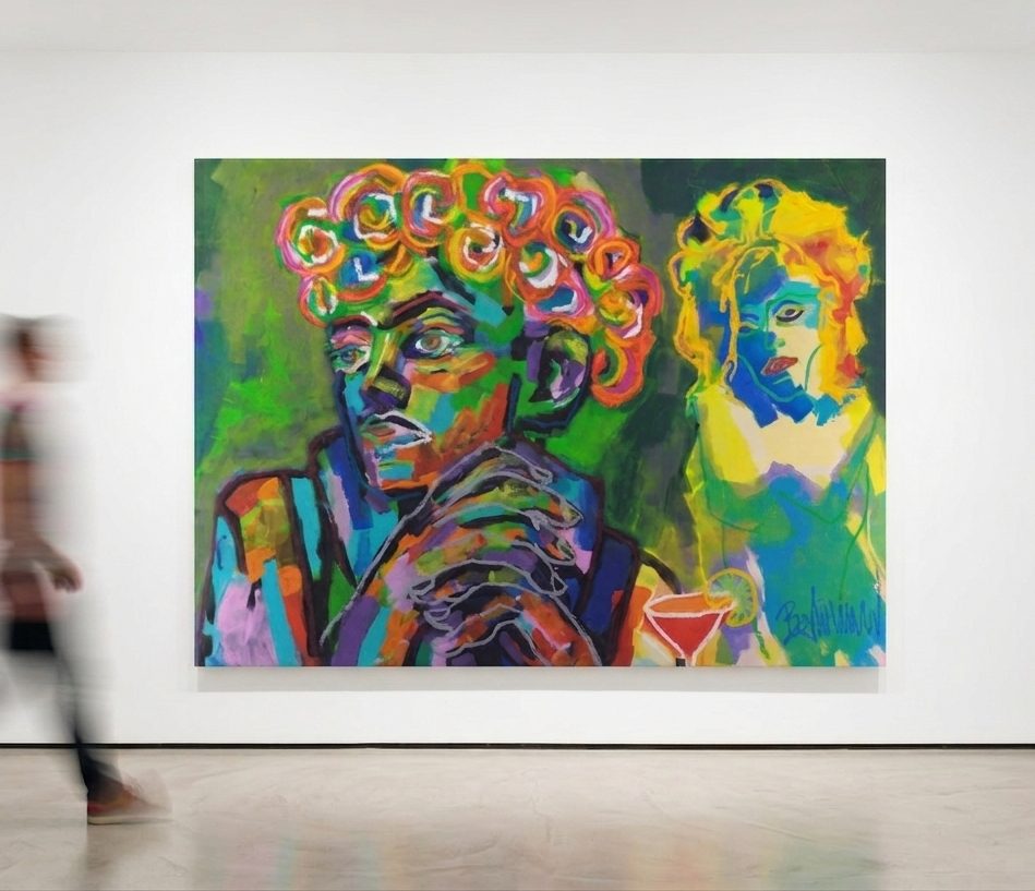 Le 55 (2026) by Claus Bertermann — two stylized figures against luminous green, the foreground face in saturated blues and oranges framed by a crown of swirling curls, hands clasped, a second translucent figure in yellow and a cocktail glass at lower right, oil stick over roller-applied acrylic. 130 × 180 cm. Hand-painted, no AI.